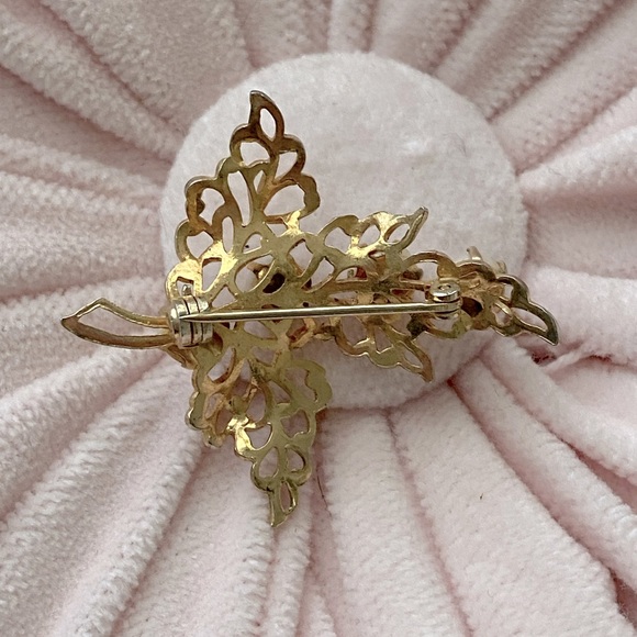 🩷VINTAGE GOLD TONED with PEARLS FILIGREE LEAF BROOCH - Picture 2 of 3